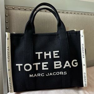 THE JACQUARD MEDIUM TOTE BAG